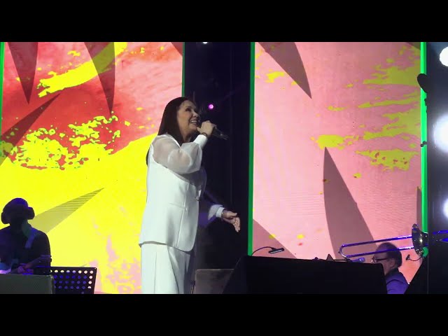 Baila El Reggae (En Vivo) - Ana Gabriel