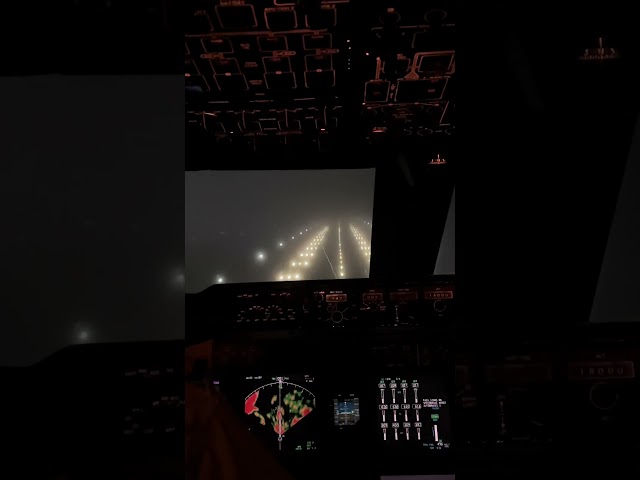 Cockpit AUTOLAND Boeing 747 Landing #aviation