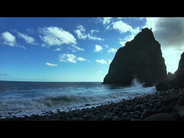 8K Ocean Waves 🌊 | Relaxing Sounds of Waves Crashing on the Shore at Sunrise