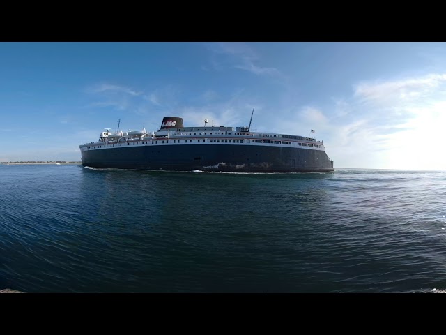 [360] Ludington car ferry - the Badger - passing the lighthouse