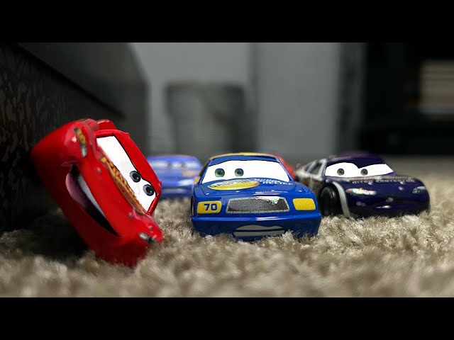 Cars 2006 Dinoco 400 race (stop motion)