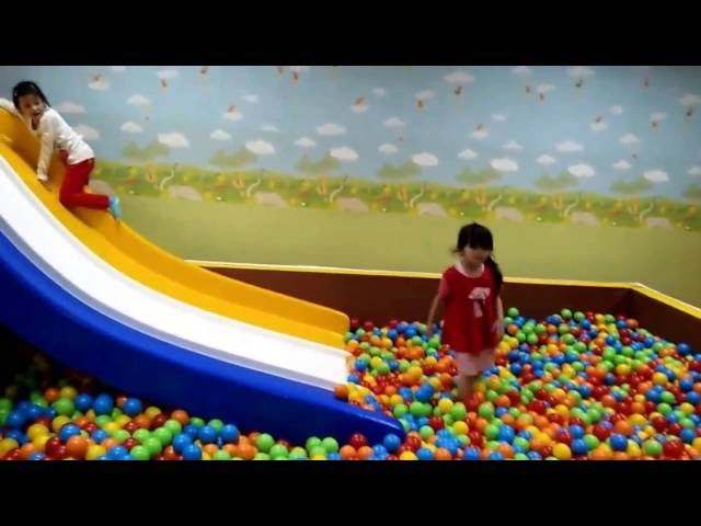 Permainan Mandi Bola Bathing Balls Indoor Playground