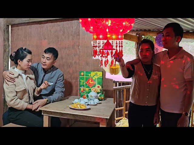 The policeman and his mute wife make cakes and decorate the house to welcome the new year - sin nhat