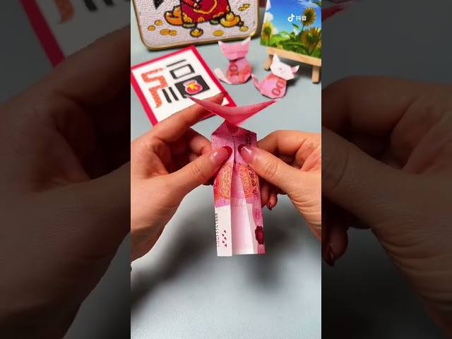 Tutorial for the lucky cat. I'm here origami. Today I will teach you how to make a lucky cat wit