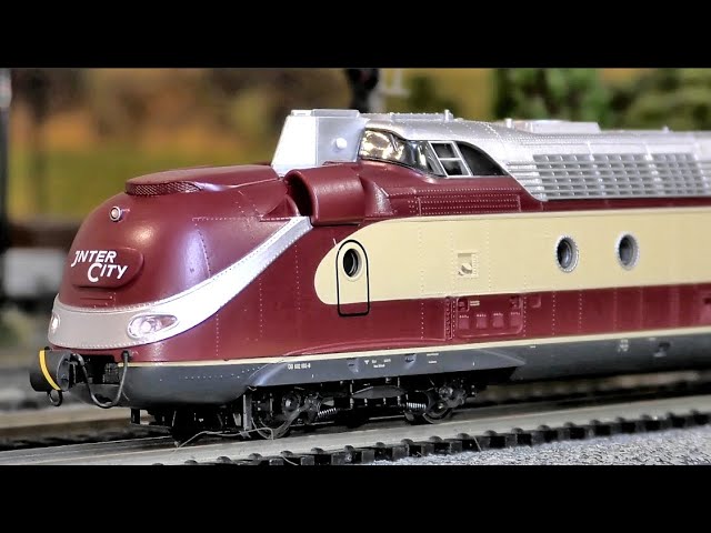 Two More New December Model Locomotive Arrivals From Roco and Piko