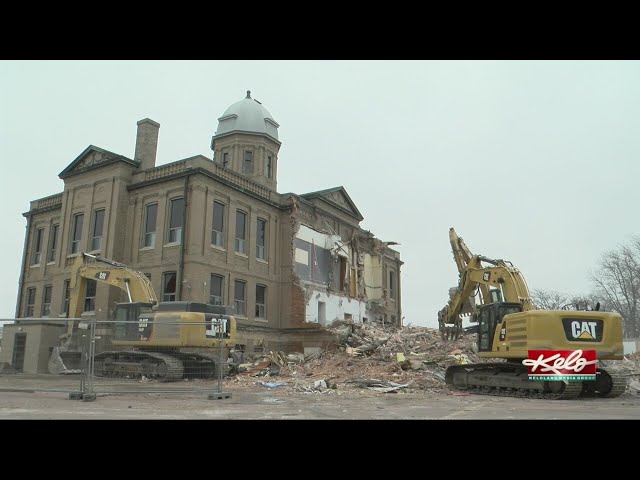 Turner County Courthouse comes tumbling down