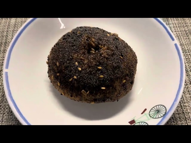 有一點點像是甜甜圈🍩🍩圓形芝麻的亞麻籽麵包🥯🥯😍😍🥰🥰🤩🤩😋😋🤤🤤