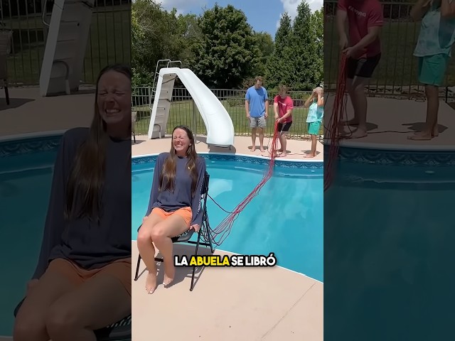 Tira de la cuerda correcta, la abuela cae al agua! 🤣