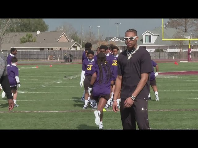 Vikings' Justin Jefferson hosts youth football camp at Destrehan High School