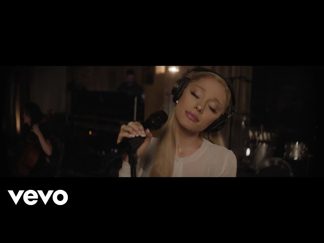 Ariana Grande - Tattooed Heart (Live from London)