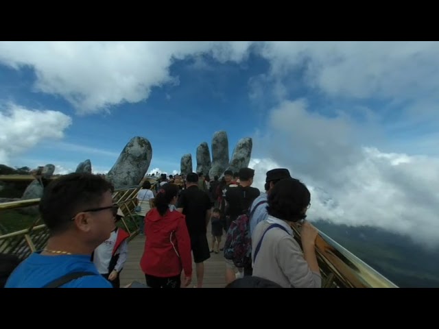 Ba Na Hills in Da Nang - Golden Bridge 佛手 VR180