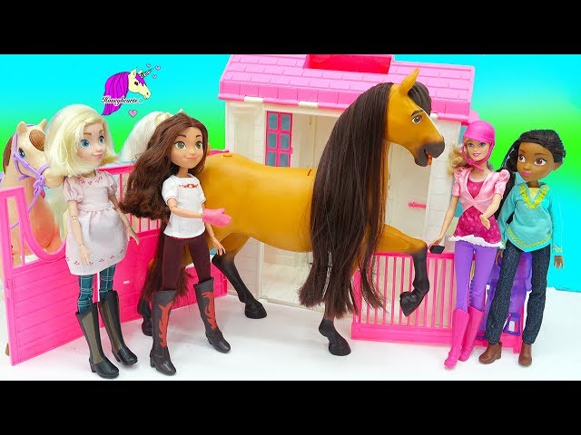 Giant Spirit Riding Free Lucky Feeding Horse Set