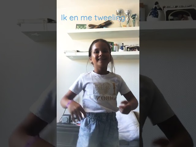 Me tweeling zus kaloe is  irritant zeg je weet niet hoe irritant zij is