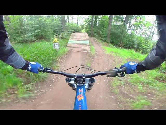 Première en VTT descente (360°)