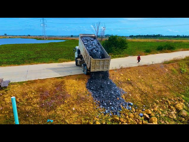 Fantastic, Begin New Project!Bulldozer KOMATSU 25-Ton Push Stone Dump Truck into Vast Lake Flooding