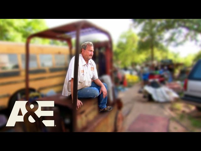 Man Has THREE DAYS to Cleanup or He's Going to Jail | Hoarders | A&E