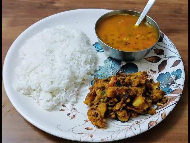 Lunch ! Aloo Gobi, Chawal and Dal | check description for recipe!