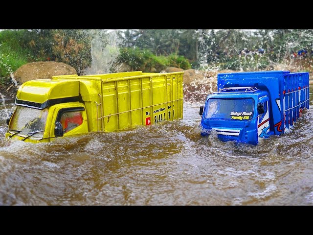 Truk Oleng Wahyu AbadI Terjebak Dalam Lumpur Saat Bawa Muatan Kayu Di Derek Truk Ud Quester