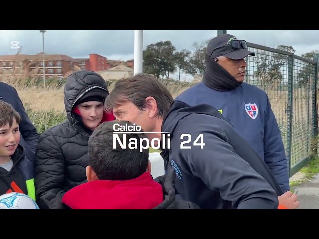 Conte con i tifosi a Castel Volturno, sentite COSA GLI URLANO! 😂