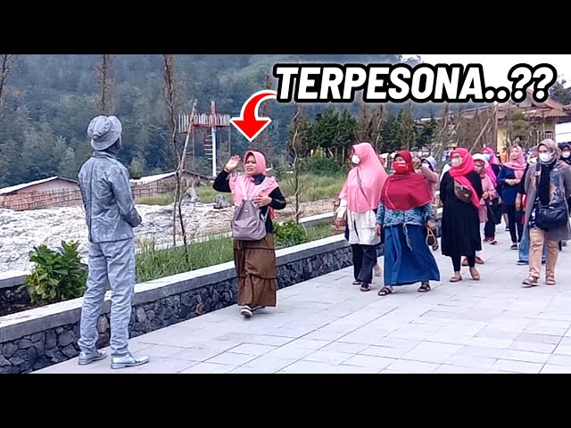 TERPESONA DENGAN PATUNG HIDUP !! Statue Prank Ngakak Kocak 😂