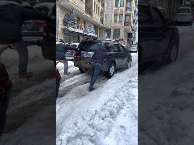 джип в снегу,позор 😀jeep in the snow,shame😀 სამარცხვინო ჯიპი