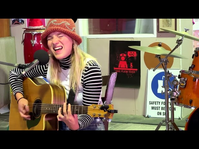 Georgie Winchester - Exmouth | Warehouse Sessions