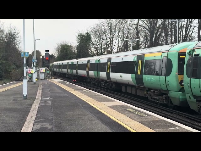 Class 377 - Southern Railway - Epsom Station - 22nd December 2024