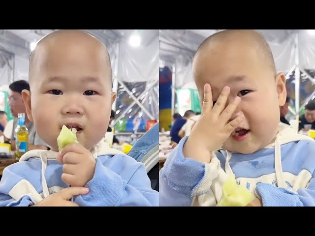 [Super Cute Twins] It was the first time he took him to eat food stalls. Why are there so many plays