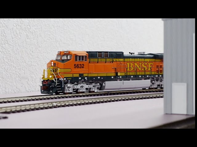 ScaleTrains HO Scale BNSF AC4400CW Unboxing!