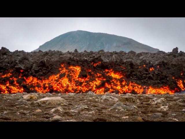 Lava Attack [Time Lapse]  - Volcano Eruption in Geldingadalur, Iceland