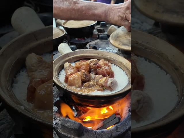 INSANE Chef Cooks 100s of Claypot Rice in Kuala Lumpur!