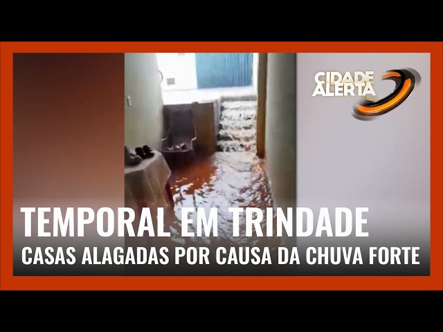 TEMPORAL EM TRINDADE: CASAS ALAGADAS POR CAUSA DA CHUVA FORTE