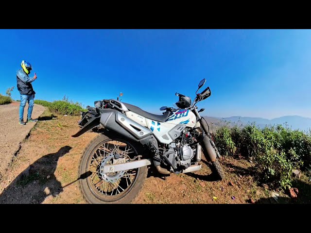 XPULSING IN THE MOUNTAINS & HELPING A FELLOW RIDER TO UNPARK ON HILL EDGE. #deomali #koraput