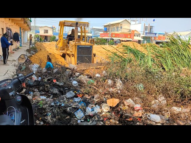 Wonderful Heavy Equipment Bulldozer KOMATSU D58P working push/Dump trucks unloading stone Filling up