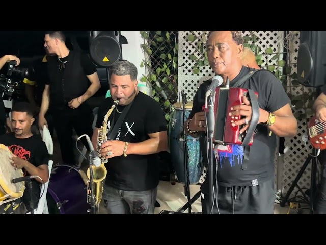 🎷🔥Leo Sax el rey del swing -LA MALLA PRENDÍA - Aris marte  Acordeón El Hermano De Anthony Santos