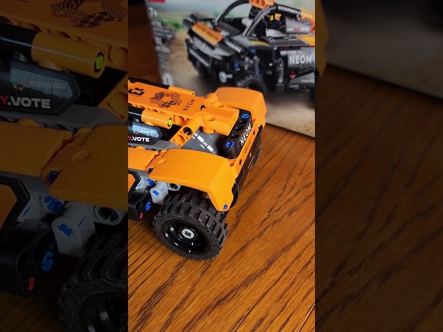 Lego Technic NEOM McLaren Extreme E Team