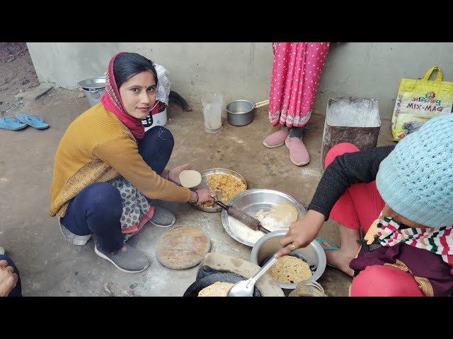 Aalu ke paraathe Cooking & Eating Show