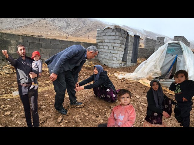 Rain, tears and perseverance  Umm al-Binin begged for Nemat's release!