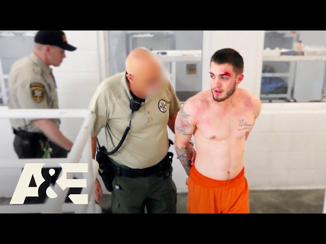 Jail Gangs Greenlight Attack on Undercover Participants | 60 Days In | A&E