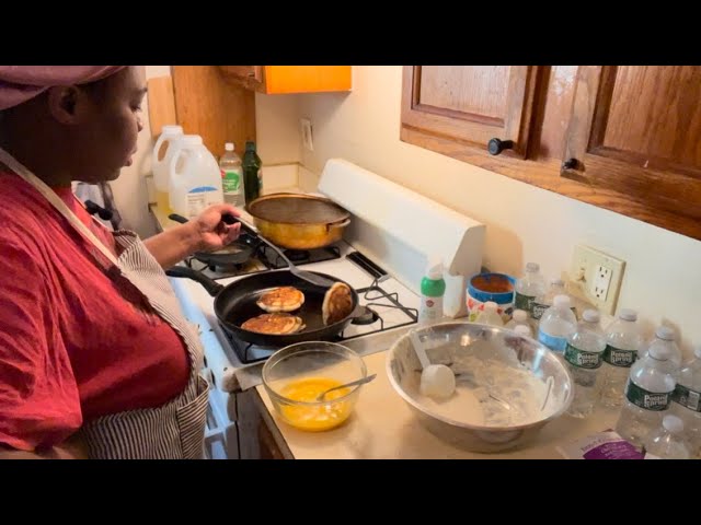 Mom of 5 Sunday Breakfast Morning Routine | pancakes, hotdogs, scrambled eggs