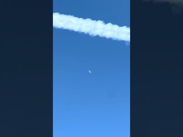 ✈️ Norwegian airplane from the ground | Closeup of airplane flying fast | #airplane #flying #sky