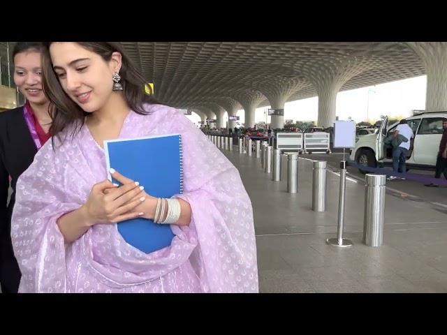 SARA ALI KHAN SPOTTED AT AIRPORT FLYING FROM MUMBAI