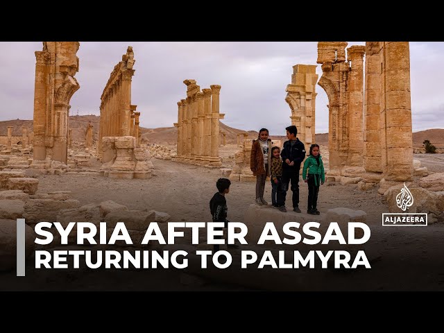 Syrians visit ruins of the ancient city of Palmyra