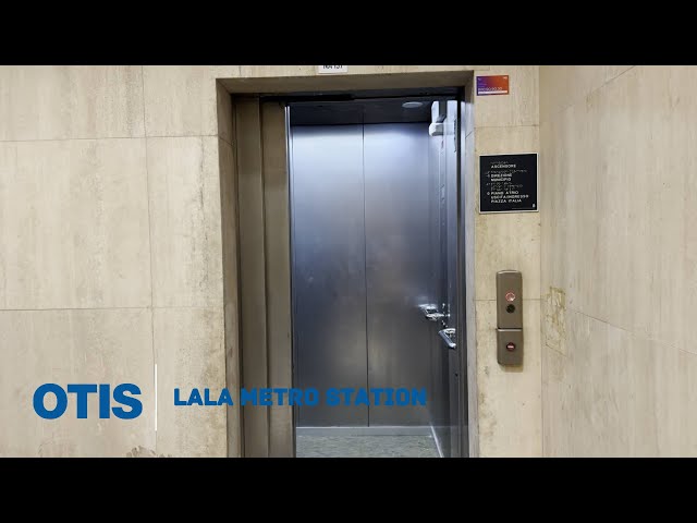 [4K60FPS] 2005 OTIS Cargo 2000 roped hydraulic elevator@Lala Metro Station, Naples, Italy