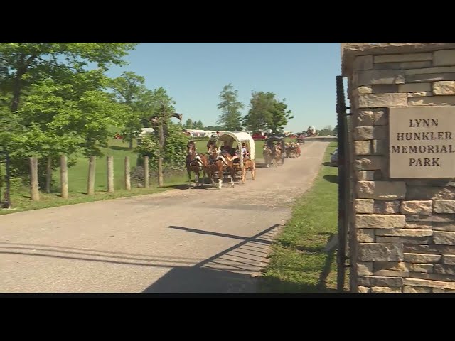 What a sight! 18 horse-drawn carriages travel along Route 40