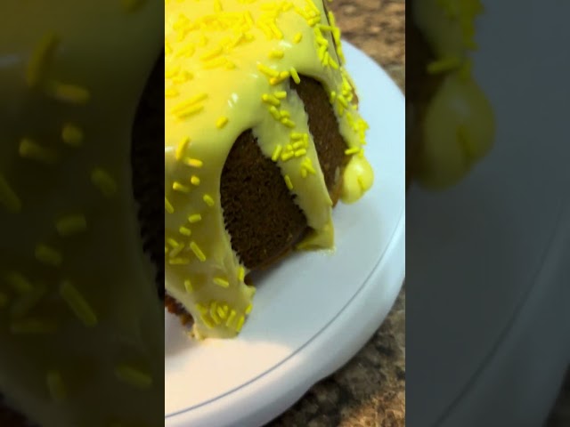 LEARN HOW TO MAKE LEMON CREAM CHEESE POUND CAKE HERE! #shorts