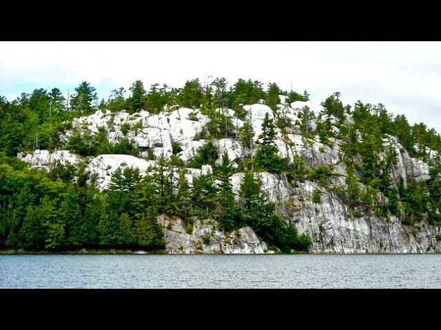 The Legend Of Dreamer's Rock: Anishinaabe Chi Manitouwabi Wajiwan