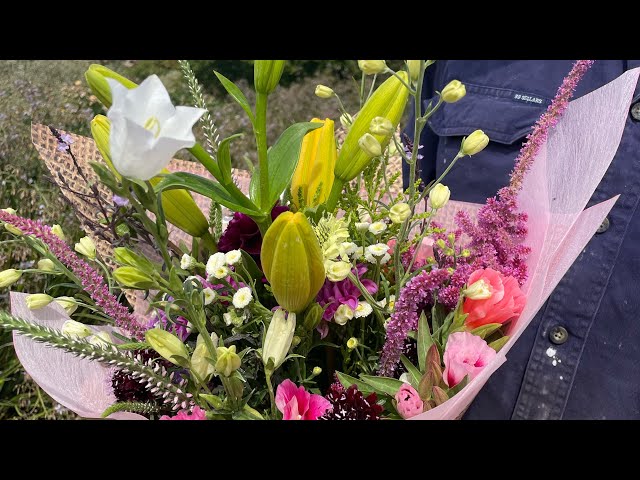 Creating gift bouquets with early summer flowers