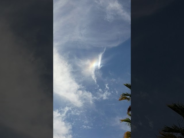 Strange light in Phoenix Arizona sky.