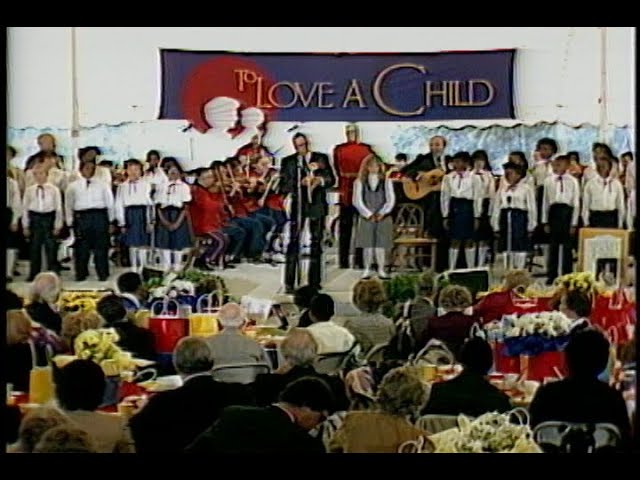 "To Love a Child" Luncheon with Nancy Reagan, Frank Sinatra and performers on October 19, 1982